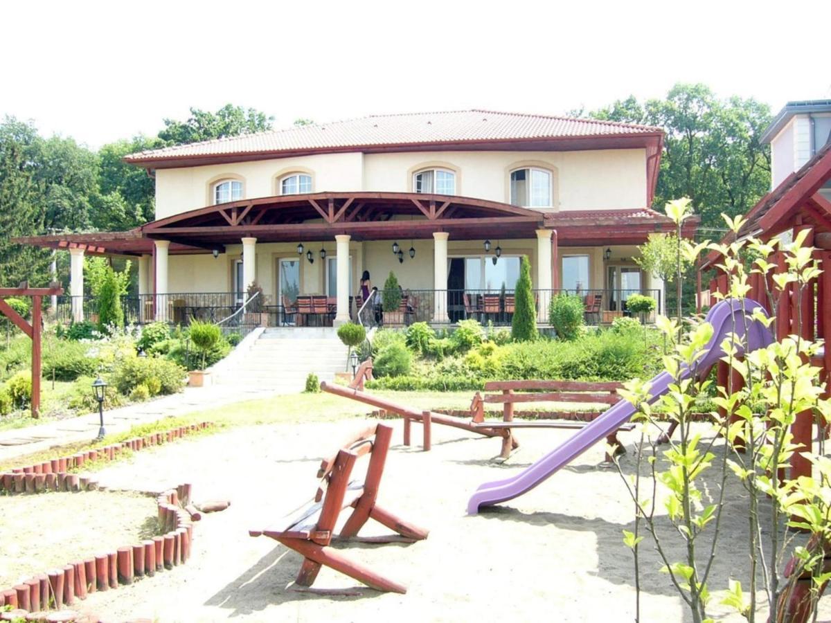 Staff Guest House Nyiregyhaza Exterior photo